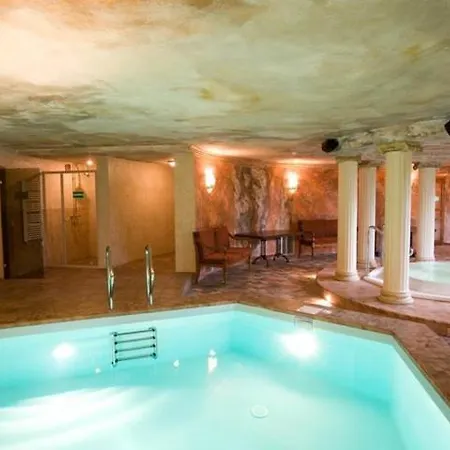 Gralis Hotel *
