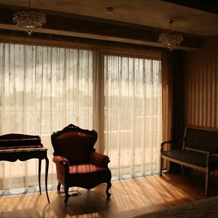 Gralis Hotel *